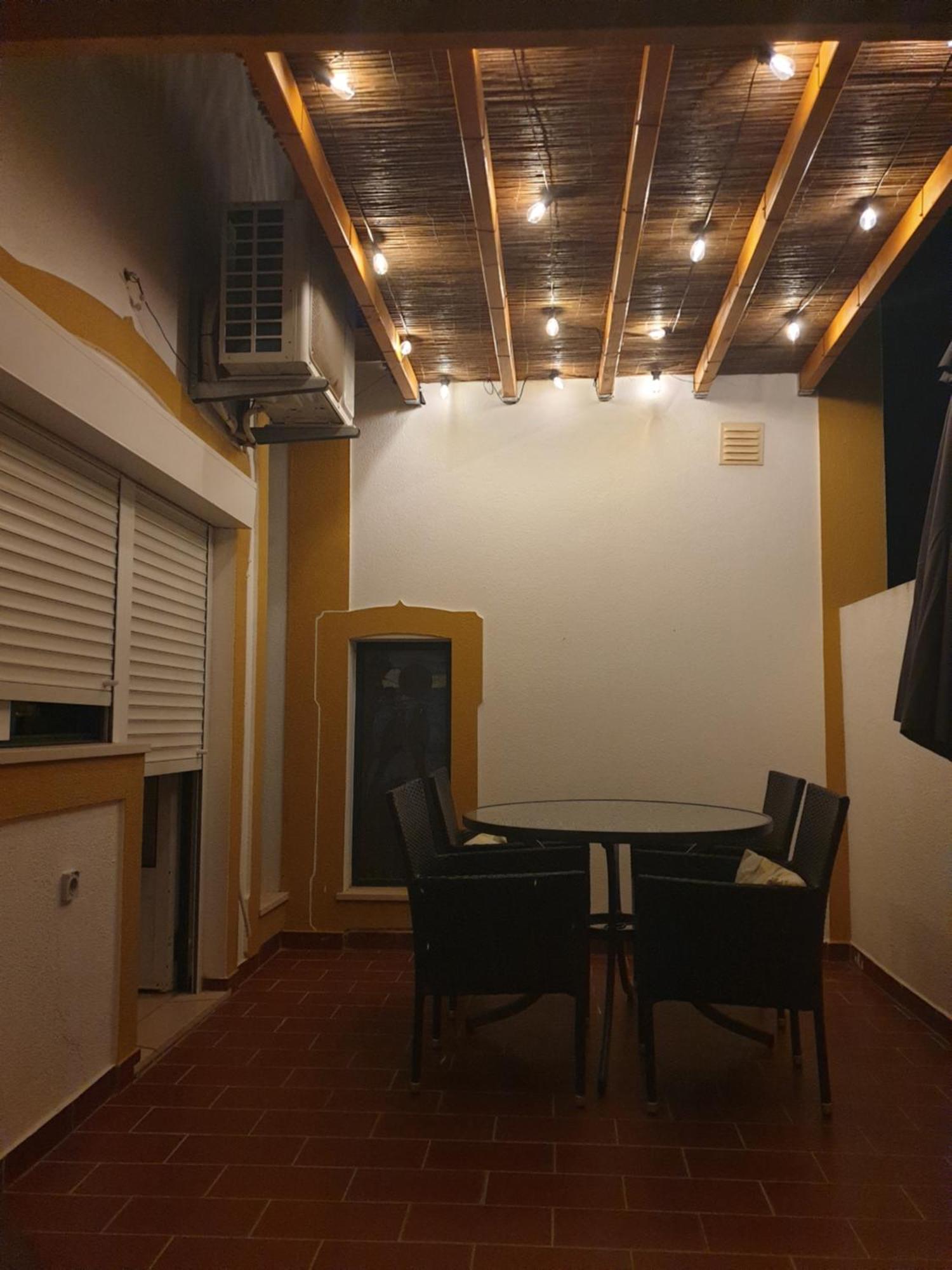 Home4u - Cosy With Fantastic Terrace