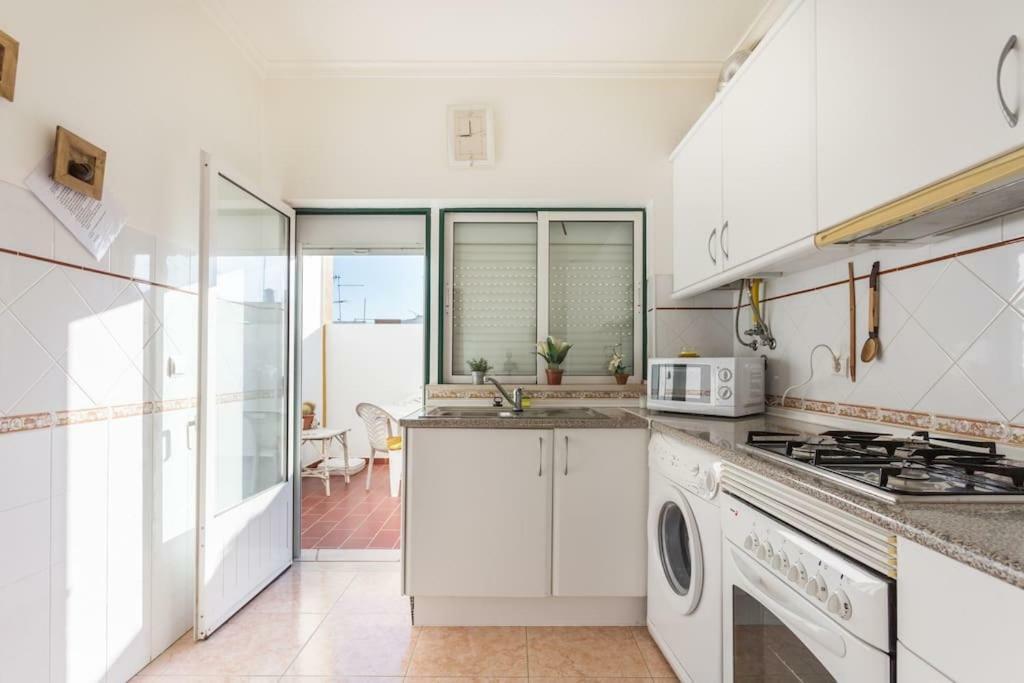 Home4u - Cosy With Fantastic Terrace *